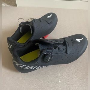 Cycle Shoes - Delta clips; size 7.5